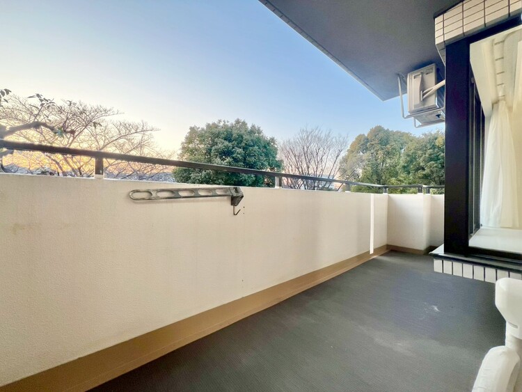 その他 朝の澄んだ空気や、夕方に吹く清々しい風を感じられるバルコニー。