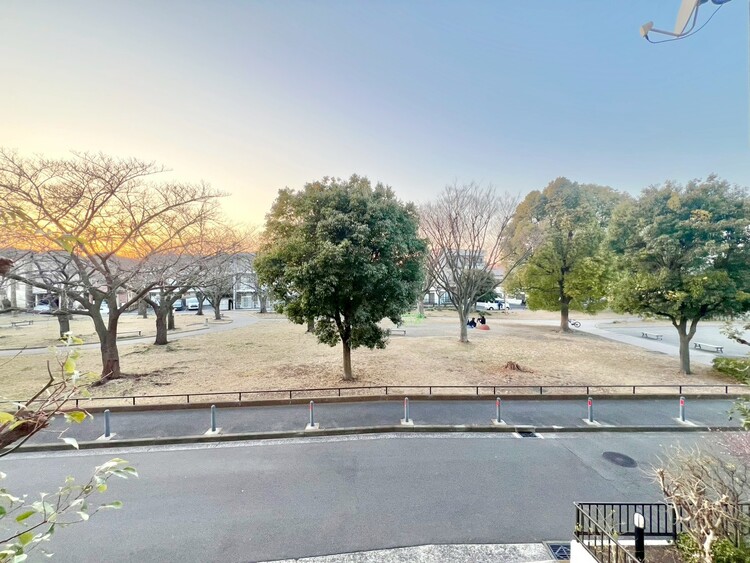 その他 眺望や窓からの景色が良いと、家で過ごす時間も快適です。