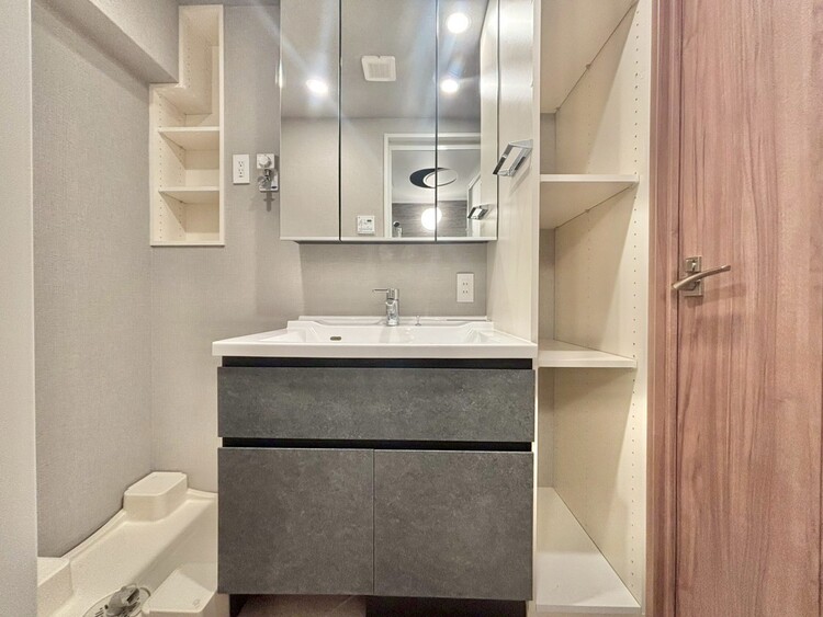 その他 清潔感を感じられる洗面化粧台。