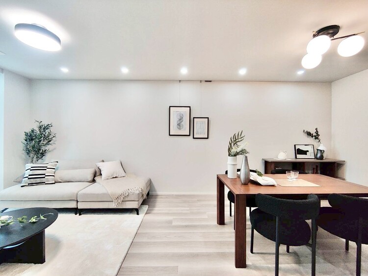 居間 落ち着いた雰囲気に包まれて、伸びやかな空間。