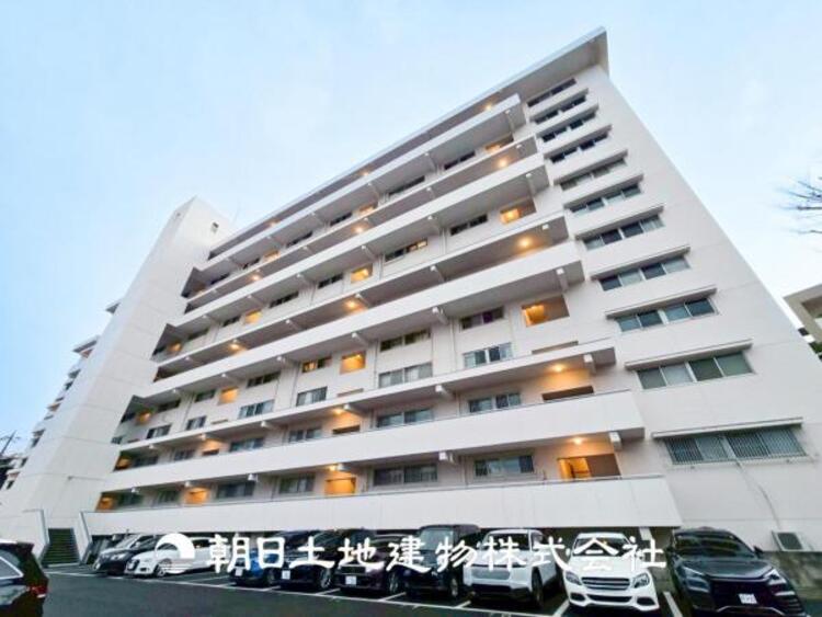 外観 【外観写真】大切なご家族、招いた友人と過ごすひと時を溢れる光が優しく包み込む空間。大切な人とともに、心穏やかに過ごすひととき。家族との時間、自分の時間を大切にできる空間を作りました。