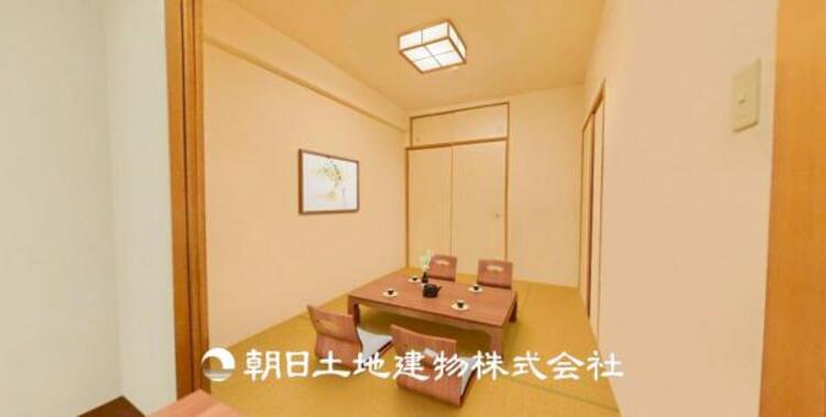 内装 【居室】爽やかな空間演出とセンス良く纏められた室内は良質な寛ぎ空間。そこで暮らす大切な人達のことを考え造りこんだ空間は日々の生活に安らぎを与えてくれます。