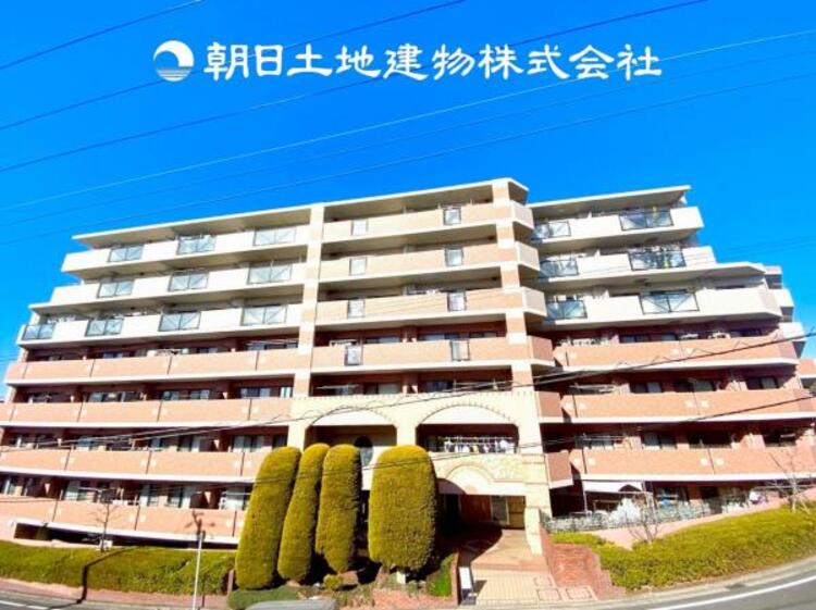 外観 【外観写真】表現された空間はたくさんの光を浴び、風を感じ、暮らしの時間を豊かにしてくれます。デザインされた空間と競い合うかのような充実した建物と共に大切な家族の思い出を刻んでいきます。