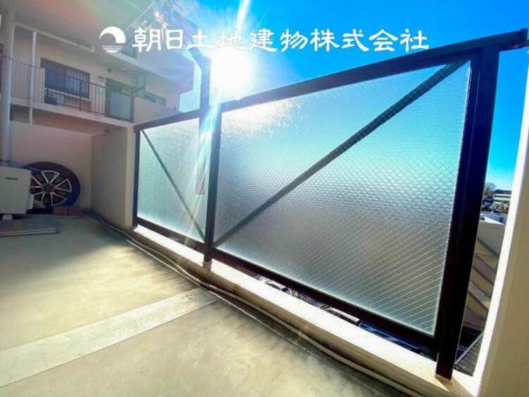 バルコニー 【バルコニー】広々としたバルコニースペース。日々のお洗濯もはかどります。