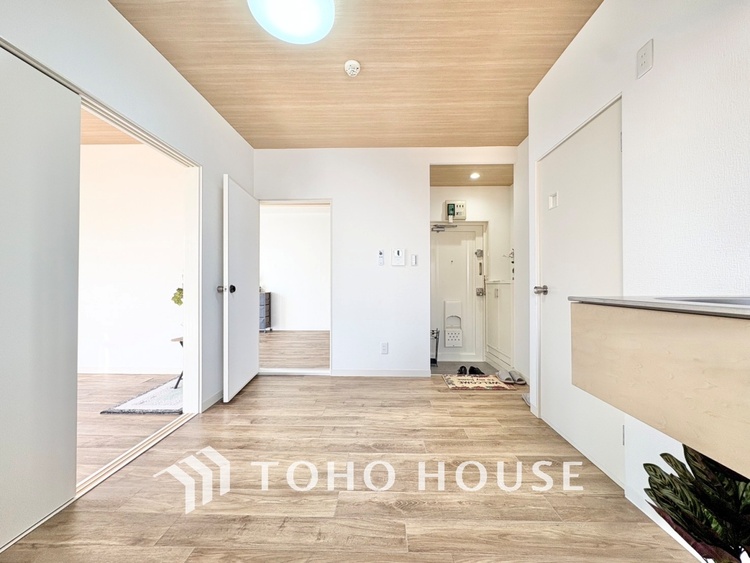 内装 【LIVING】◆眩い◆光が燦々と入り、家族の笑顔を照らす。「いつまでも続いて」と願う夢のような毎日がここにある。