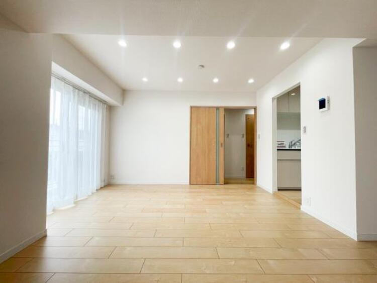 居間 お気軽にお問い合わせください。