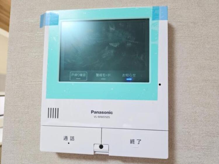 内装 TVモニター付きインターホンは訪問者のお顔を確認出来安心な機能です！