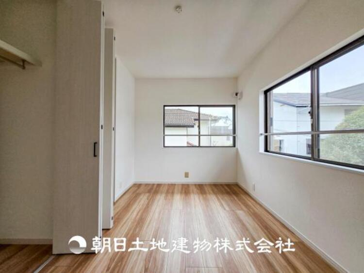 内装 一人で過ごす空間は音楽を聴いたり読書をしたりと趣味を楽しめる空間です。