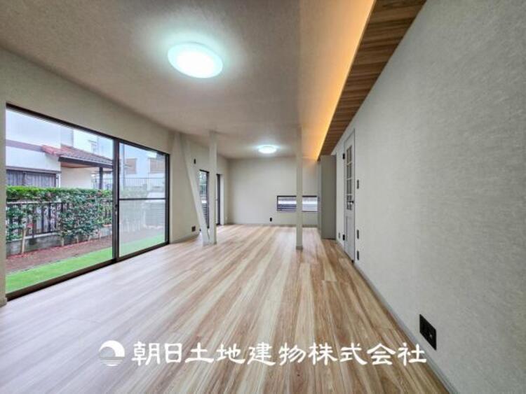 居間 家族や友人との時間など、１番多くの時間を過ごす空間だからこそ落ち着いた空間になります。