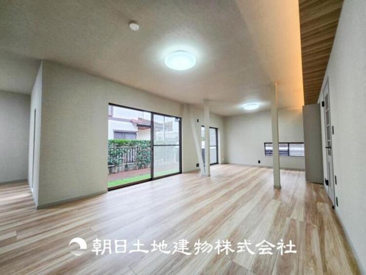 居間 大切な人とともに、心穏やかに過ごすひとときになるリビング。