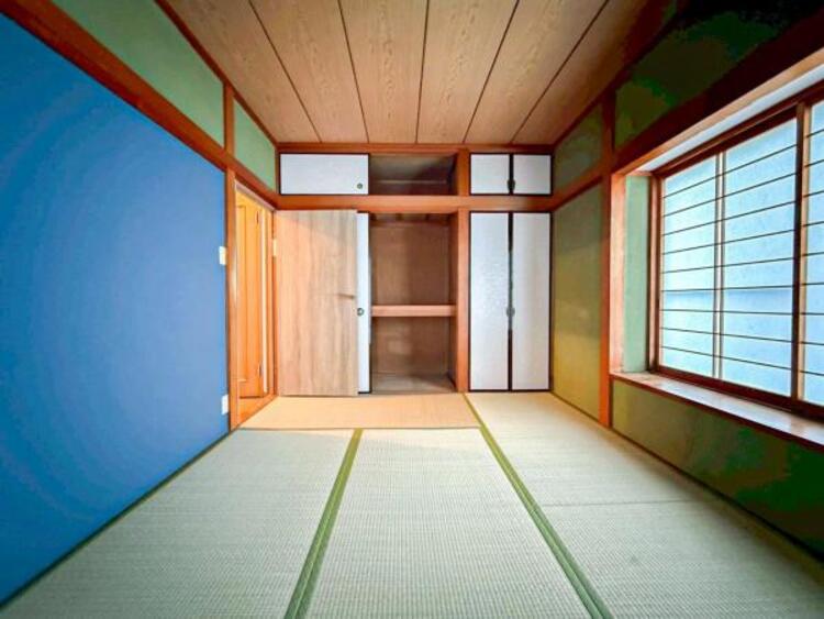 内装 採光を確保した明るい室内は風通しも良く穏やかな時が流れます！様々な生活スタイルにも対応可能な間取り。採光もアクセントの一つとして。この明るい好みの空間で読書をしたり、音楽を聞いたりと一人の時間も充実！ 