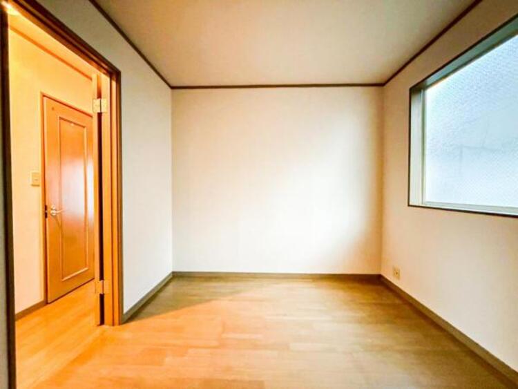 内装 自分の時間を充実させながら心豊かにできるプライベート空間！！穏やかな寛ぎを届ける仕様のゆとりある居室。個室のお部屋が欲しいという要望に応える設計で、過ごす時間が長くてもゆったり落ち着いて過ごせそう！！ 