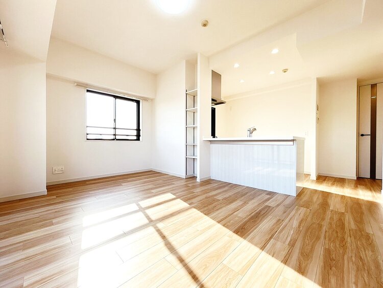 居間 居心地の良い空気感は、暮らしのステージを彩り、心からのやすらぎと満足感を与えてくれます。