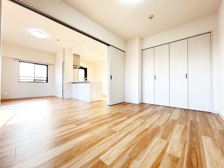 寝室 ベッドも十分に設置するスペースがあります。