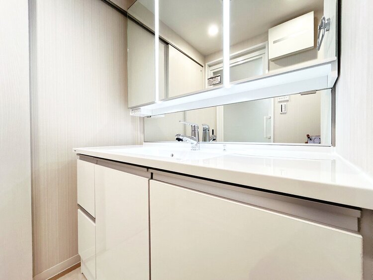 洗面 何かと物が増える場所だからこそ、スッキリと見映えの良い空間に。