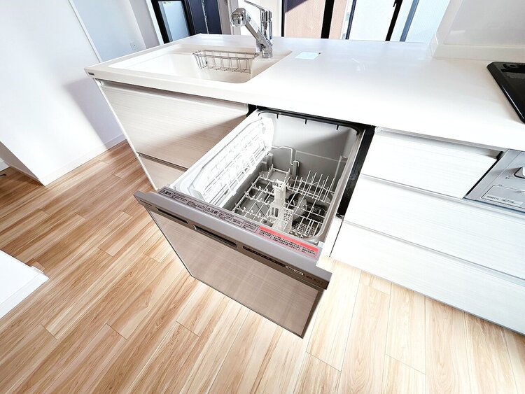 設備 食器洗いの負担を軽減。手荒れを抑えて、節水効果も見込めます。省スペースのビルトインタイプです。