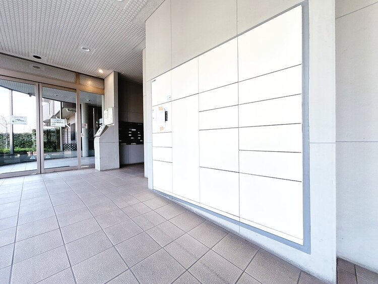 設備 共用部分の宅配ボックスです。留守中の荷物受け取りもできるので、安心して外出ができますね。