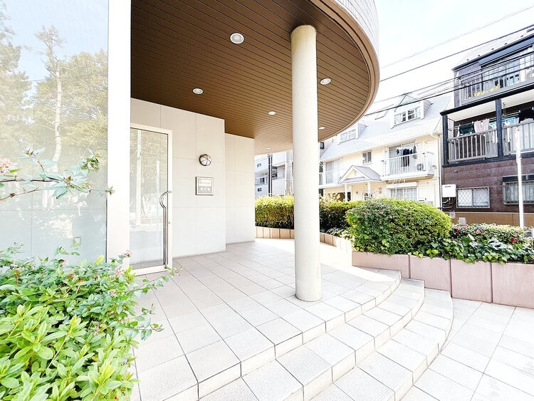 エントランス 外と内をつなぐエントランスは、まさに顔となる場所。