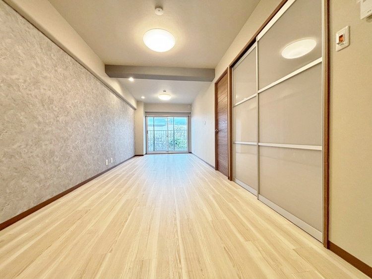 居間 居心地の良い空気感は、暮らしのステージを彩り、心からのやすらぎと満足感を与えてくれます。