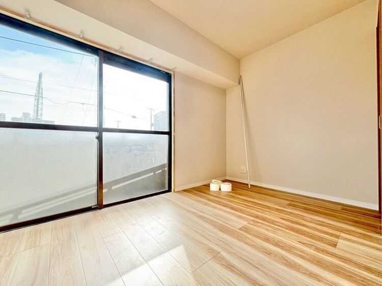 寝室 ベッドも十分に設置するスペースがあります。