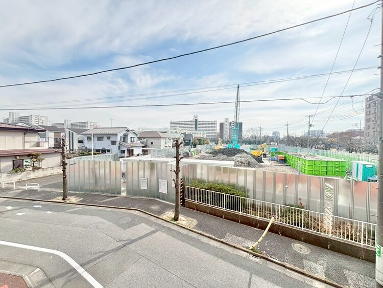 バルコニー 窓を開けると広がる青空。心をリフレッシュして日々を過ごしていきましょう。