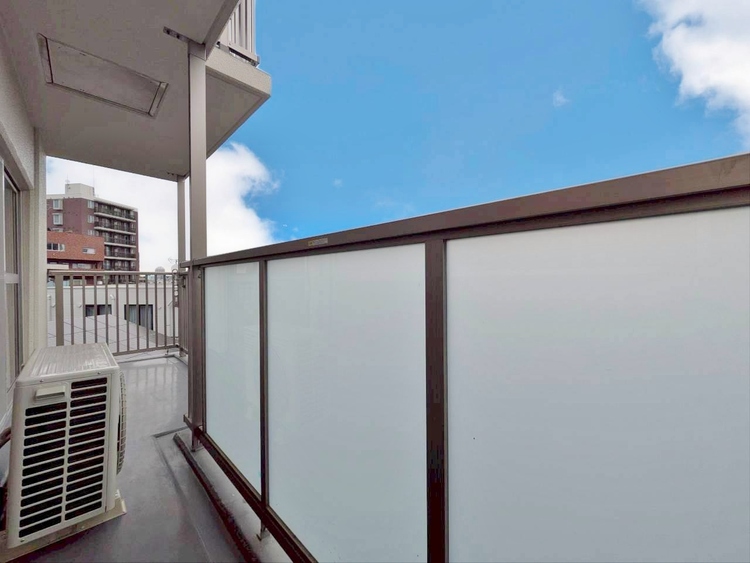 バルコニー 暮らしの中で、光と風を演出してくれるバルコニー。