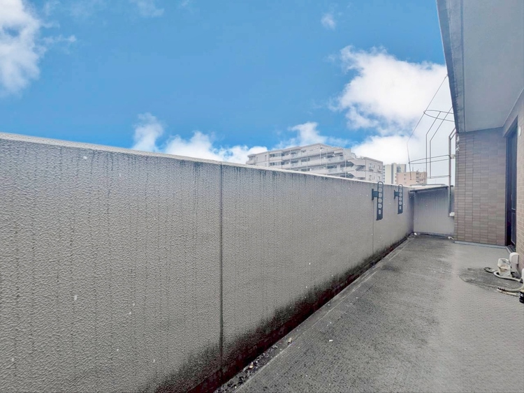 バルコニー 暮らしの中で、光と風を演出してくれるバルコニー。