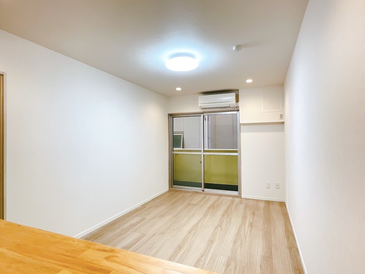 居間 飾り過ぎないシンプルな内装と偏り過ぎないデザインで統一しました。