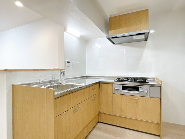 キッチン スマートな意匠と充実の機能を備えたキッチンが、暮らしにおいしい彩りを添えます。