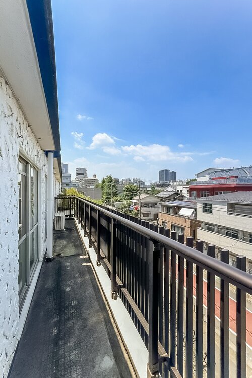 バルコニー 暮らしの中で、光と風を演出してくれるバルコニー。