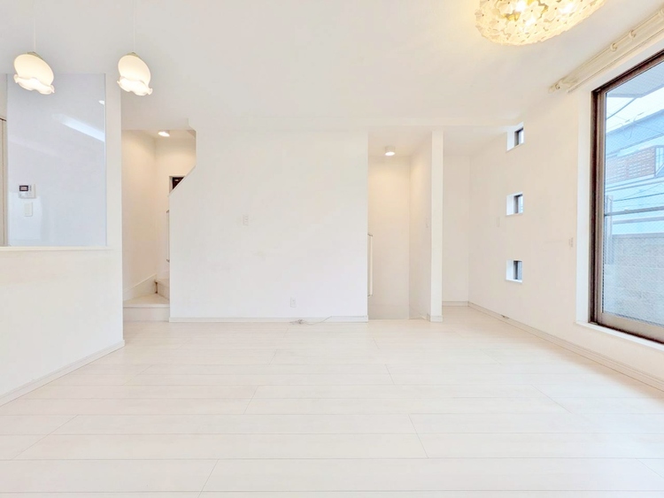 居間 飾り過ぎないシンプルな内装と偏り過ぎないデザインで統一しました。