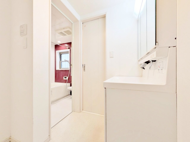 トイレ 清潔感と心地よさを重視した、上質感漂うパウダールーム。