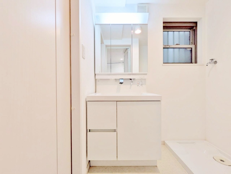 洗面 何かと物が増える場所だからこそ、スッキリと見映えの良い空間に。