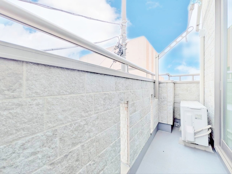 バルコニー 暮らしの中で、光と風を演出してくれるバルコニー。