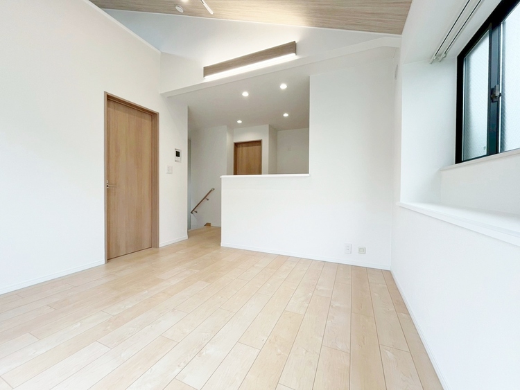 居間 居心地の良い空気感は、暮らしのステージを彩り、心からのやすらぎと満足感を与えてくれます。