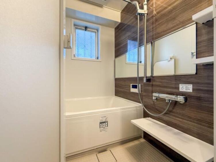 風呂 高級感を演出する内装。くつろぎのスペースにも、癒しのスペースにもなる心休まる空間です。