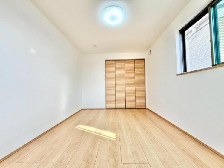 内装 洋室6.7帖　居室には収納スペースが豊富なため、シンプルですっきりとした暮らしが実現できます。 