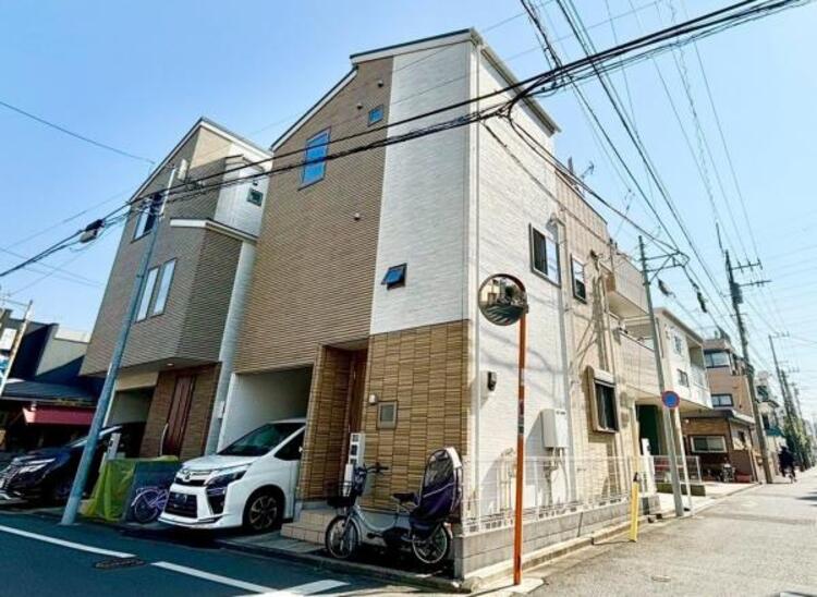 外観 街に溶けこみ美しい景観を生み出すこの邸宅は、採光や風通しまで考え抜いて造り上げました。 