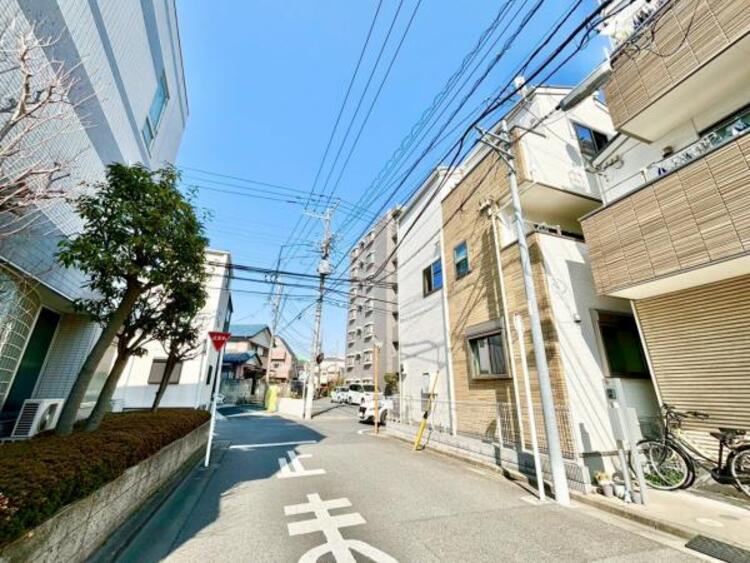 外観 西側公道は約5ｍです。