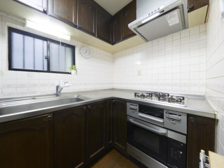 キッチン キッチンには窓があるため明るく、換気性も良好です