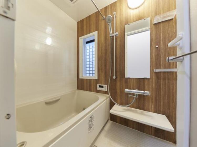 風呂 明るくきれいな浴室。もちろん浴室乾燥機もついています