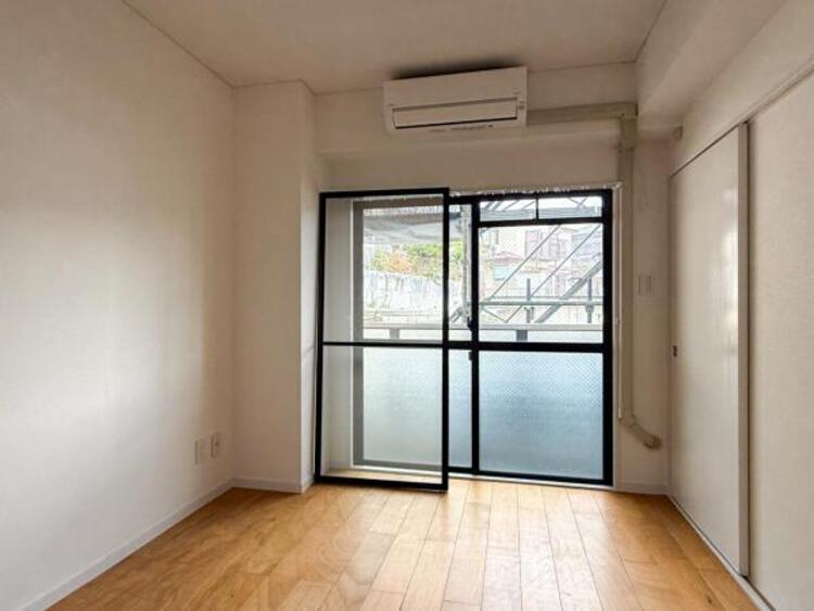 内装 シンプルで温かみのあるデザインで、ゆったりと過ごせます。