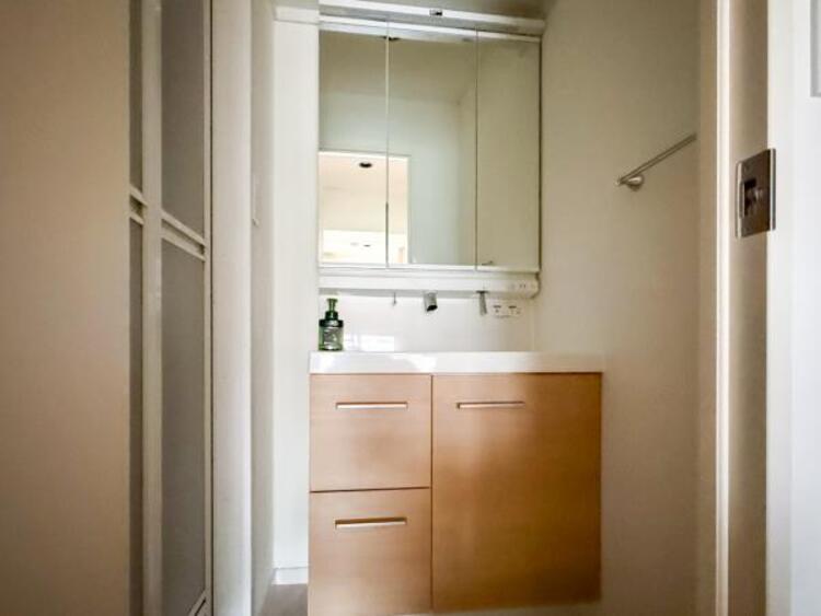 洗面 使い勝手の良い洗面台で、朝の準備もスムーズにこなせます。