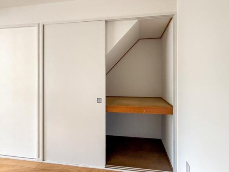 収納 広々とした収納スペースがあり、衣類や日用品をすっきり整理できます。