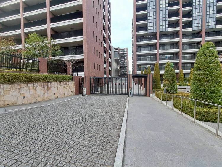 その他 上質感漂う玄関アプローチです。