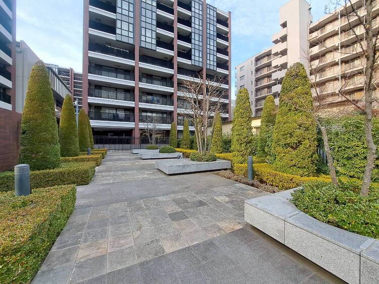 その他 マンションの敷地内には、中庭もございます。