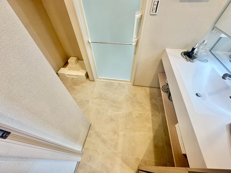 その他 十分な広さの脱衣所。