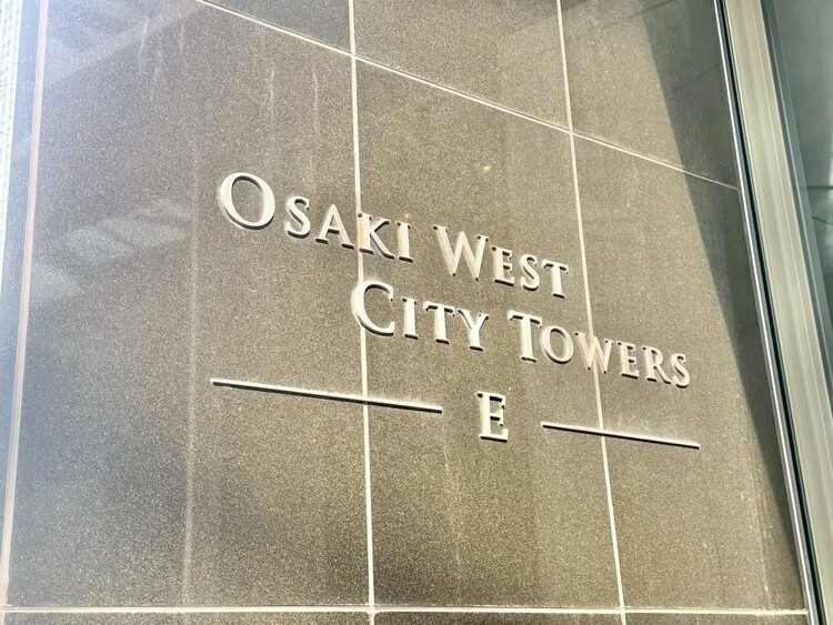 その他 スタイリッシュなエンブレム。お洒落なマンションは入り口から。