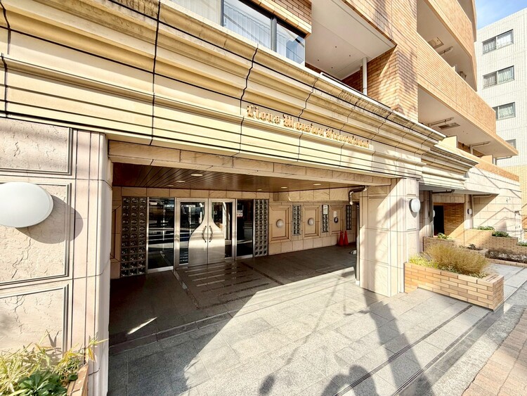 その他 上質感漂う玄関アプローチです。