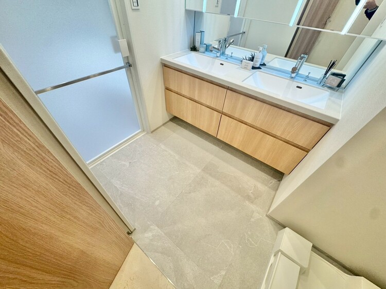 その他 十分な広さの脱衣所。